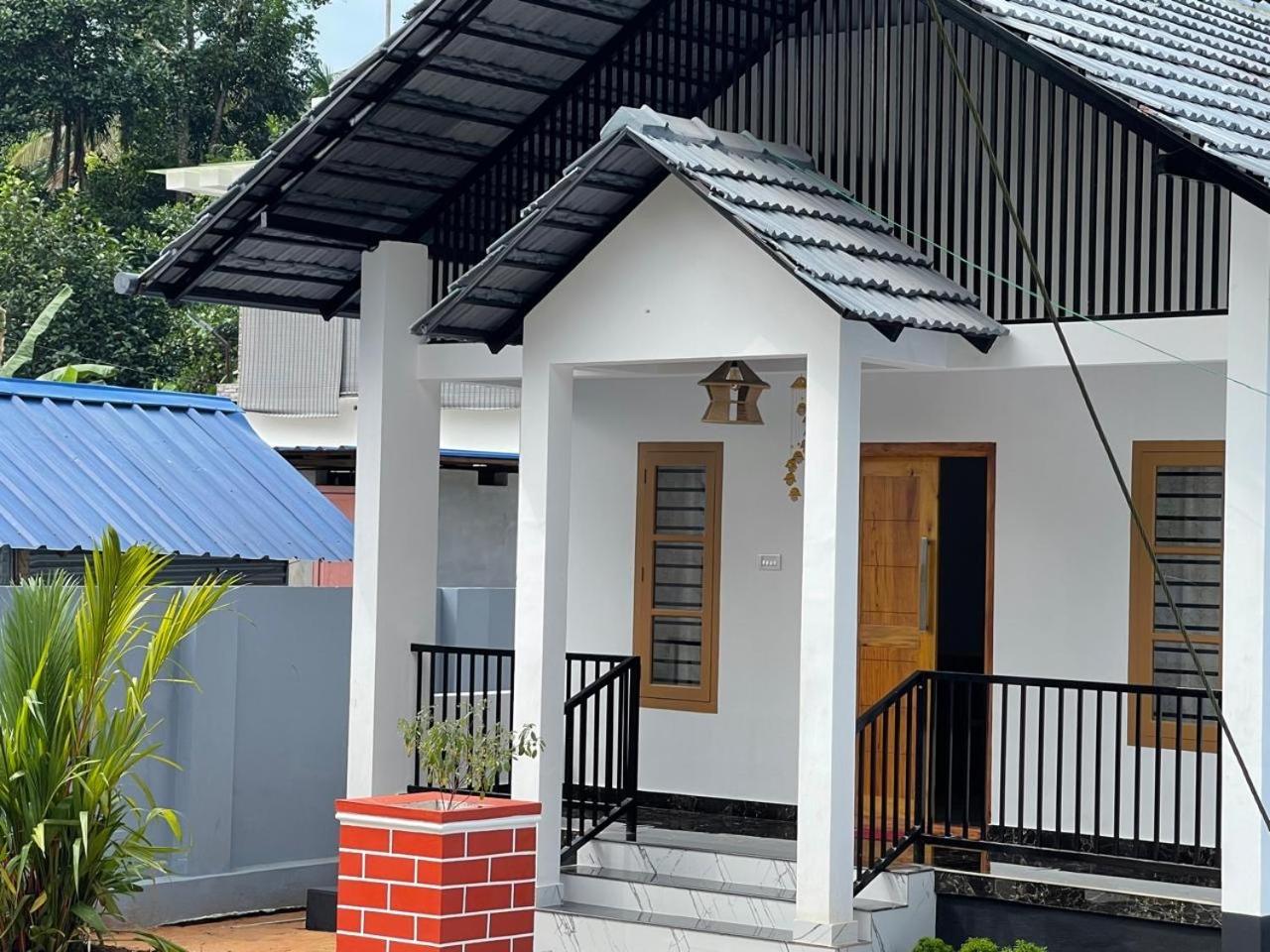 Minty Homestay Perumanseri Exterior foto