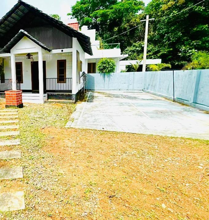 Minty Homestay Perumanseri Exterior foto