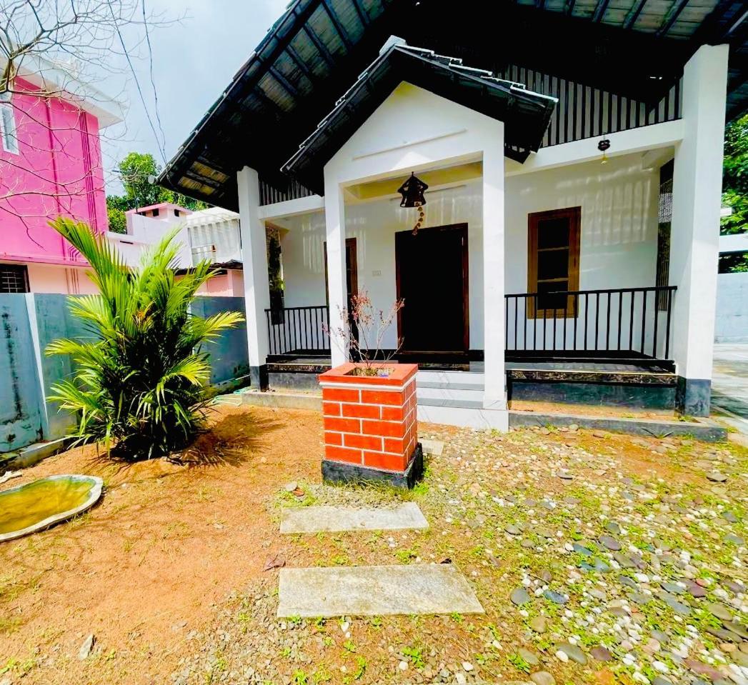 Minty Homestay Perumanseri Exterior foto